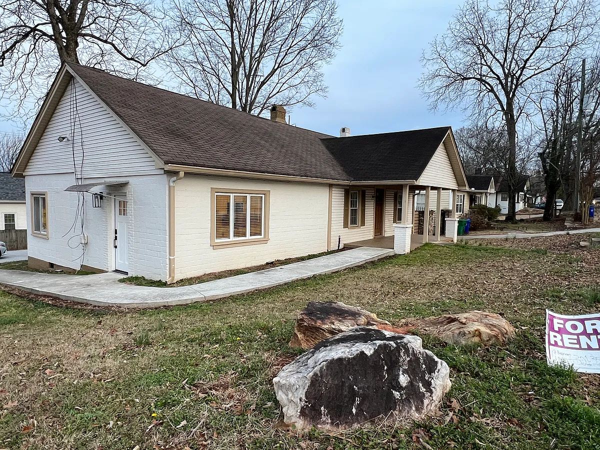 Building Photo - 327 N Clarendon Ave #B