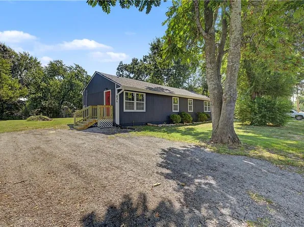 834 N Walker St, Olathe, KS 66061