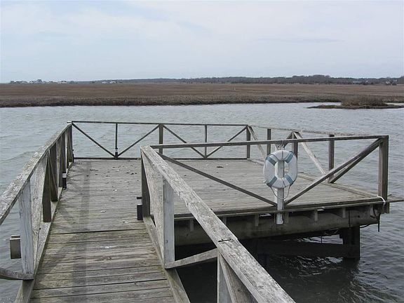 5th image of 615 Stone Harbor Blvd