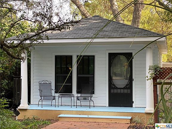 2nd image of 1017 W San Antonio St #1/2