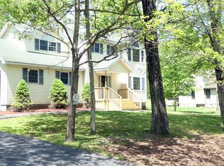 12221 Honeysuckle Dr, East Stroudsburg, PA 18302