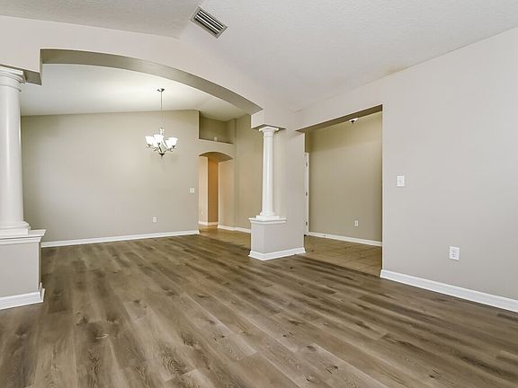 4th image of 315 Delwood Breck St