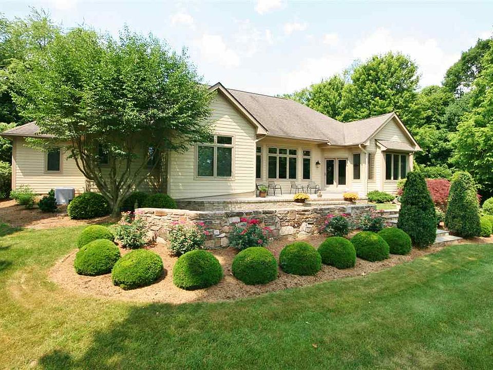 1st image of 150 High Crest Ln