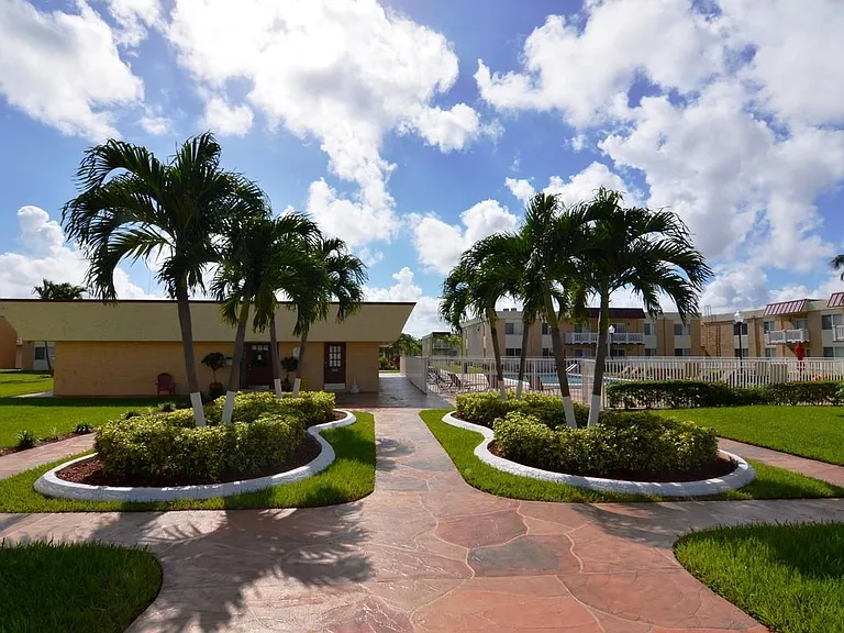 FRONT VIEW OF THE PROPERTY