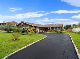 35 Fleets Point Drive, West Babylon, NY 11704