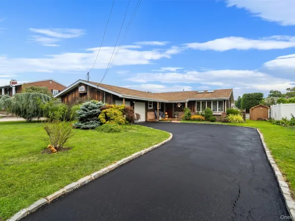 35 Fleets Point Drive, West Babylon, NY 11704