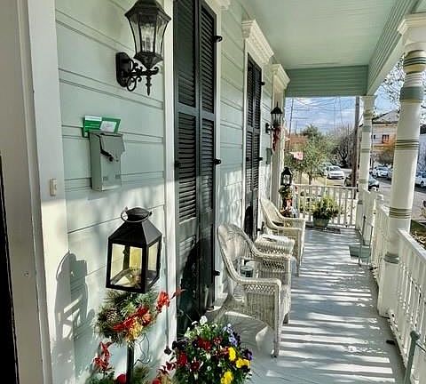 2nd image of 2923 Bell St
