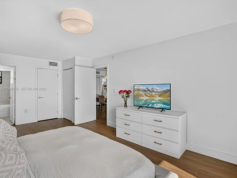8201 Byron Ave #502 — Photo 25
