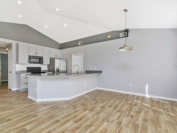 3rd image of 1102 Cedar Ave