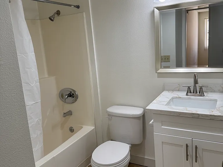1305 Stanley Ave #11 — Photo 12