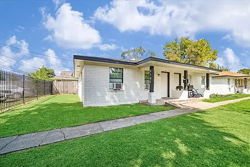 5107 Clover St Photo 1