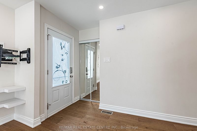 Brampton House for rent - 3 Bedrooms — photo 6