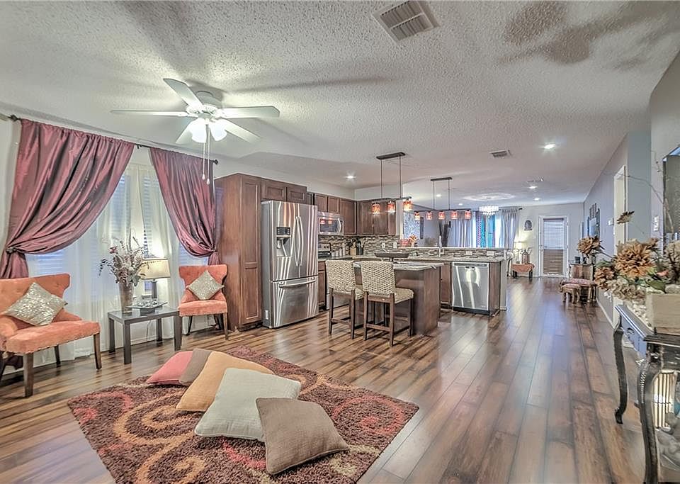 1st image of 1586 Crown View Dr