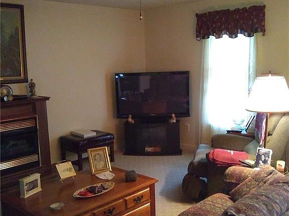 5th image of 1011 Smithfield Ave