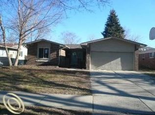 35752 Saxony Dr, Sterling Heights, MI 48310