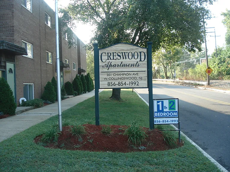 Creswood Apartments- Come home to Convenience! — Photo 27