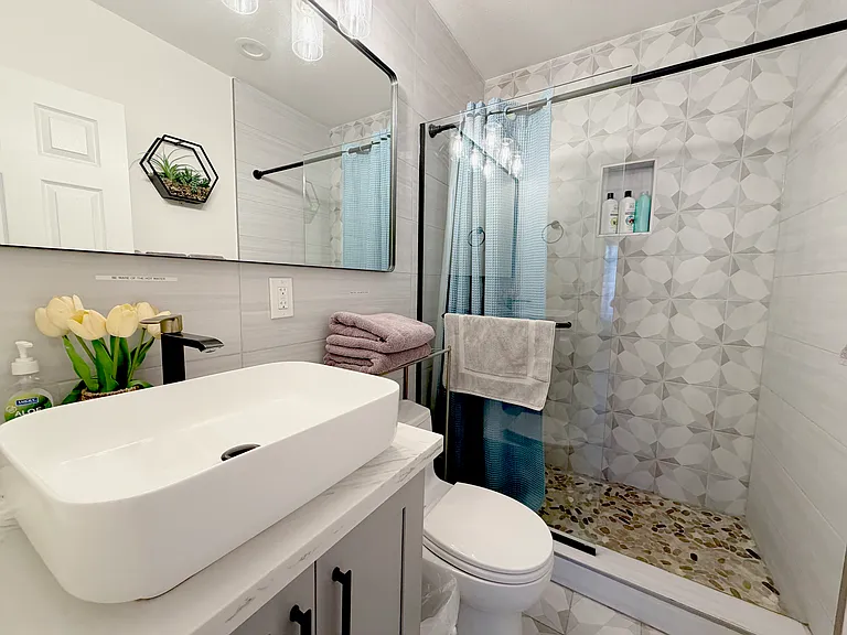 371 Menker Ave — Photo 5