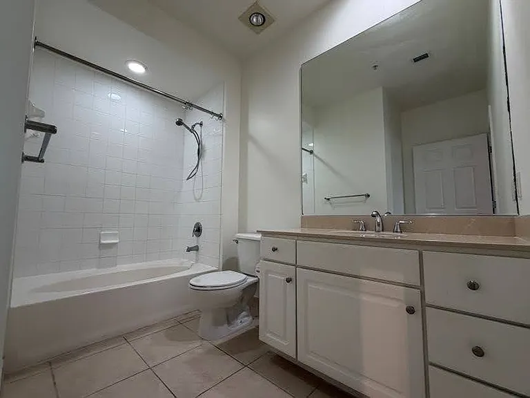 2000 N Bayshore Dr #126 — Photo 9