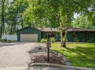 128 Oakwood Ct, Oconto Falls, WI 54154