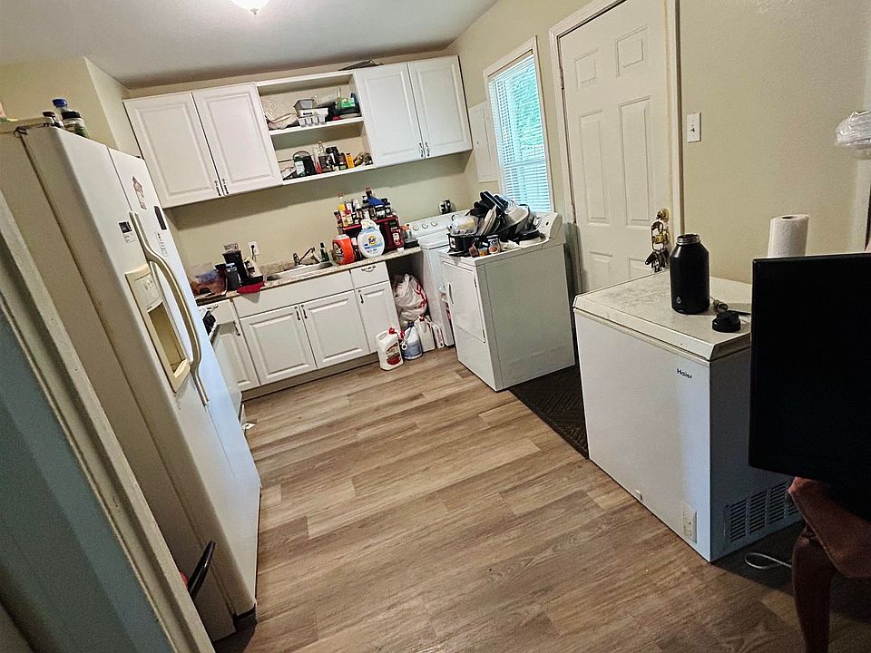 2nd image of 2377 Imogene St