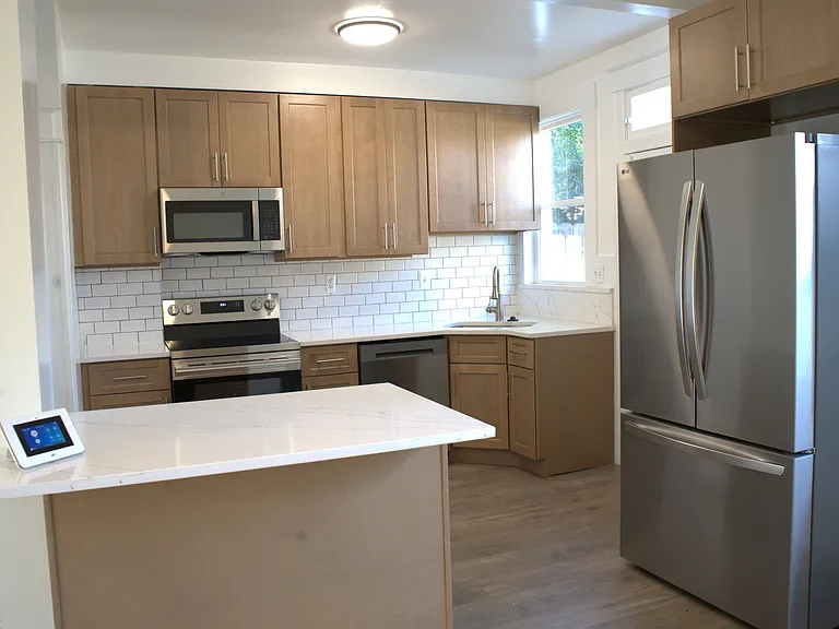 117 S Wickham Rd — Photo 36