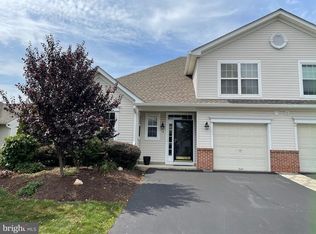 14 Lady Slipper Ln, Langhorne, PA 19047
