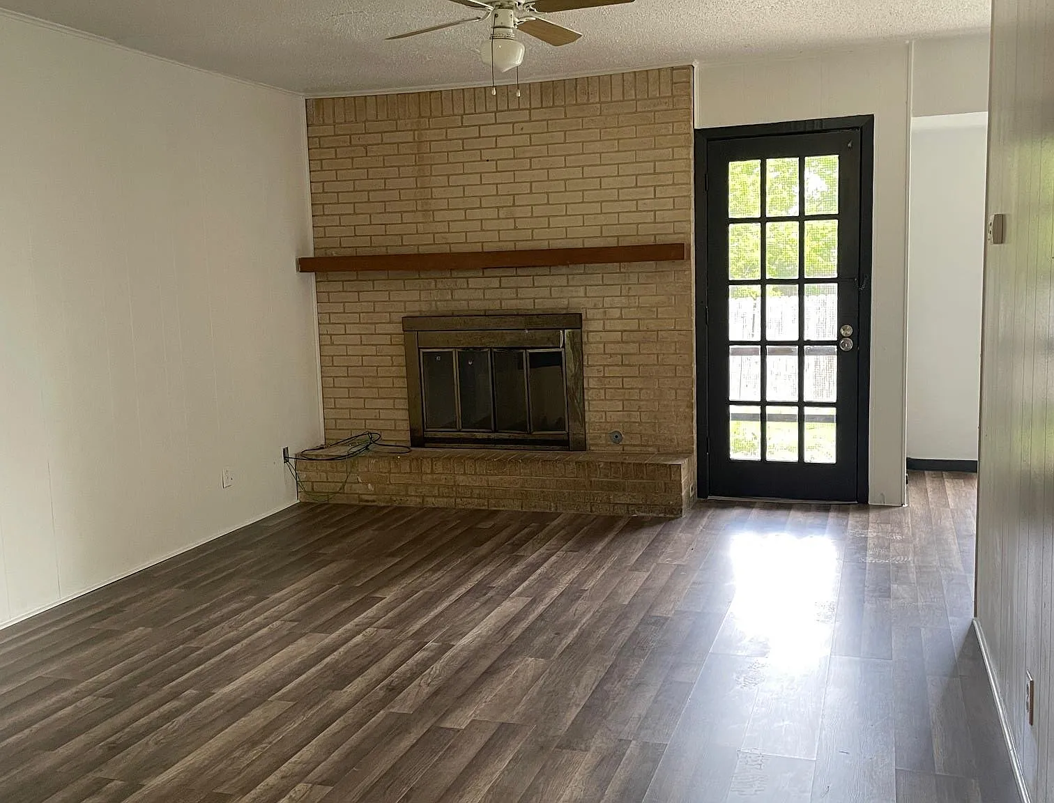 3 bed, 2.0 bath, 1160 sqft, $1,700 — Photo 2