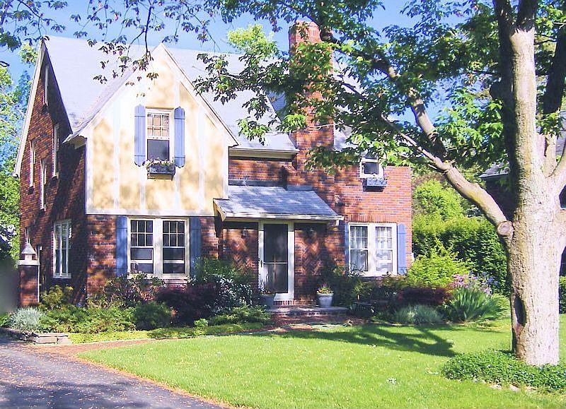 1st image of 307 Parsons Dr