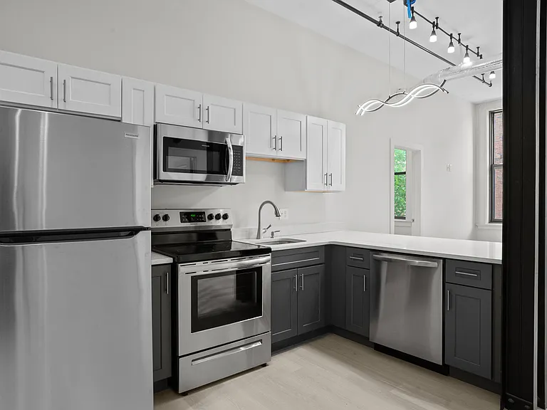105 William St #206 — Photo 5