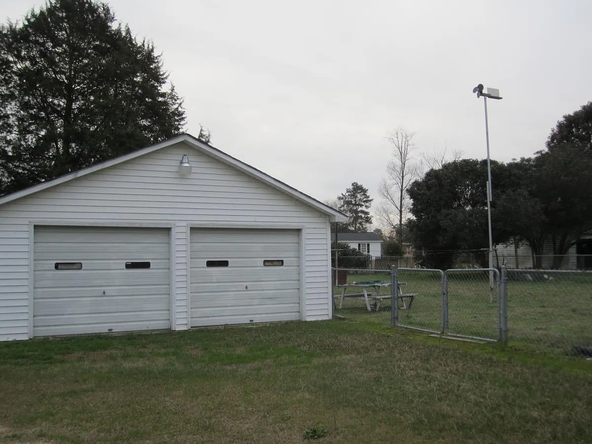 3 bed, 1.5 bath, $1,350 — Photo 1