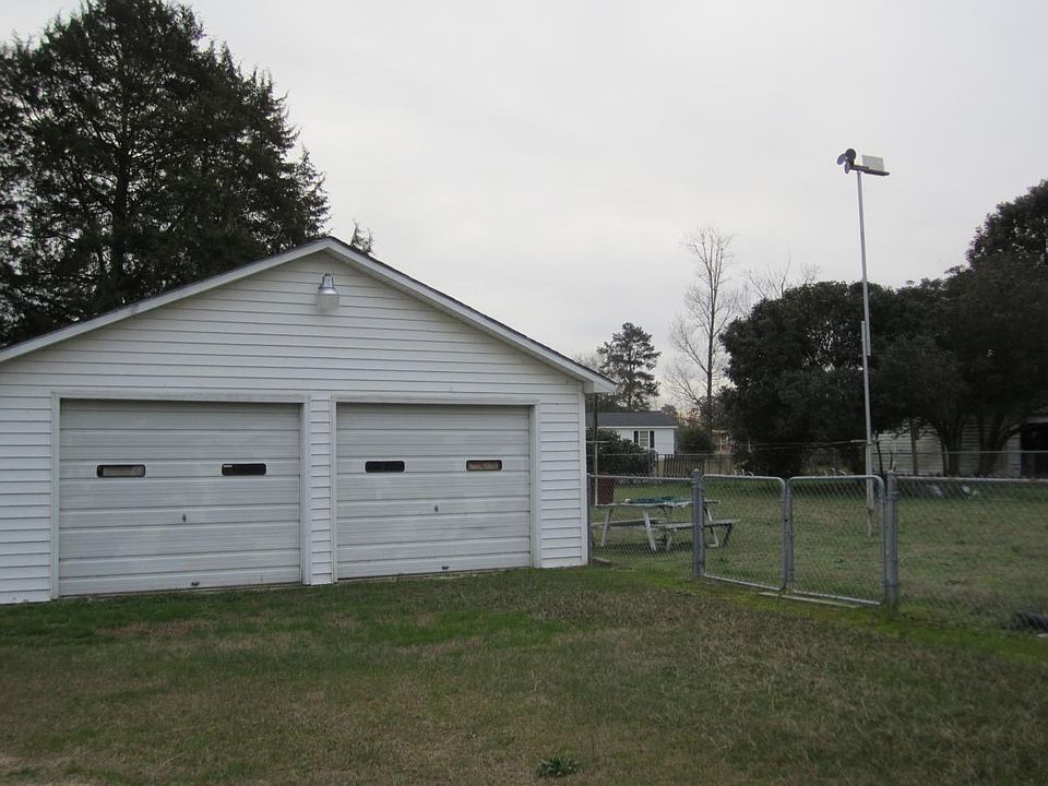 Detached Garage