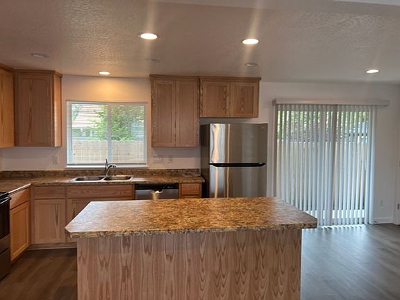 3rd image of 1106 W 11th St #1106