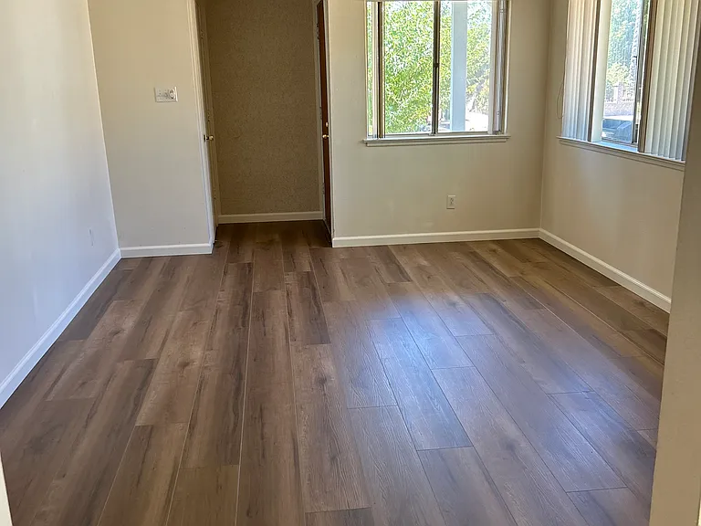 9096 Salmon Falls Dr — Photo 2