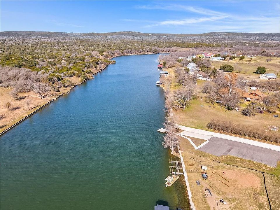 1st image of 3 Oak Dr