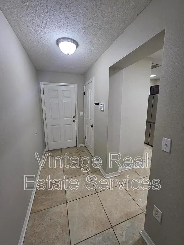 2 bed, 2.5 bath, 1168 sqft, $1,695 — Photo 3
