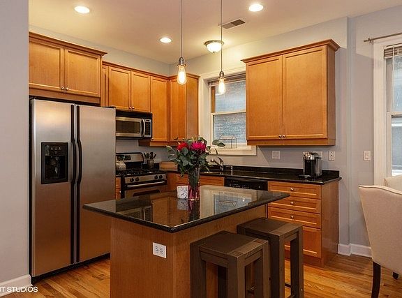 5th image of 1440 N Maplewood Ave #2N