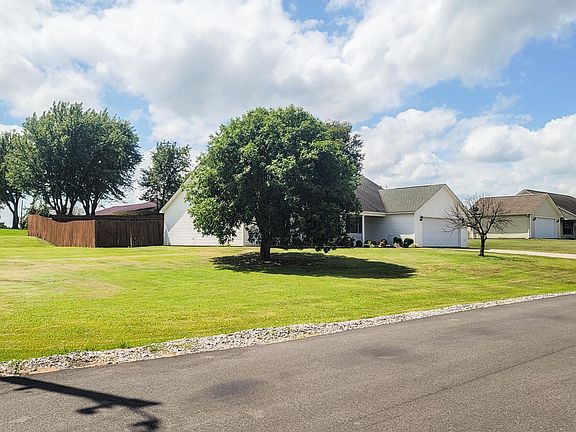 2nd image of 2928 Hatties Ln