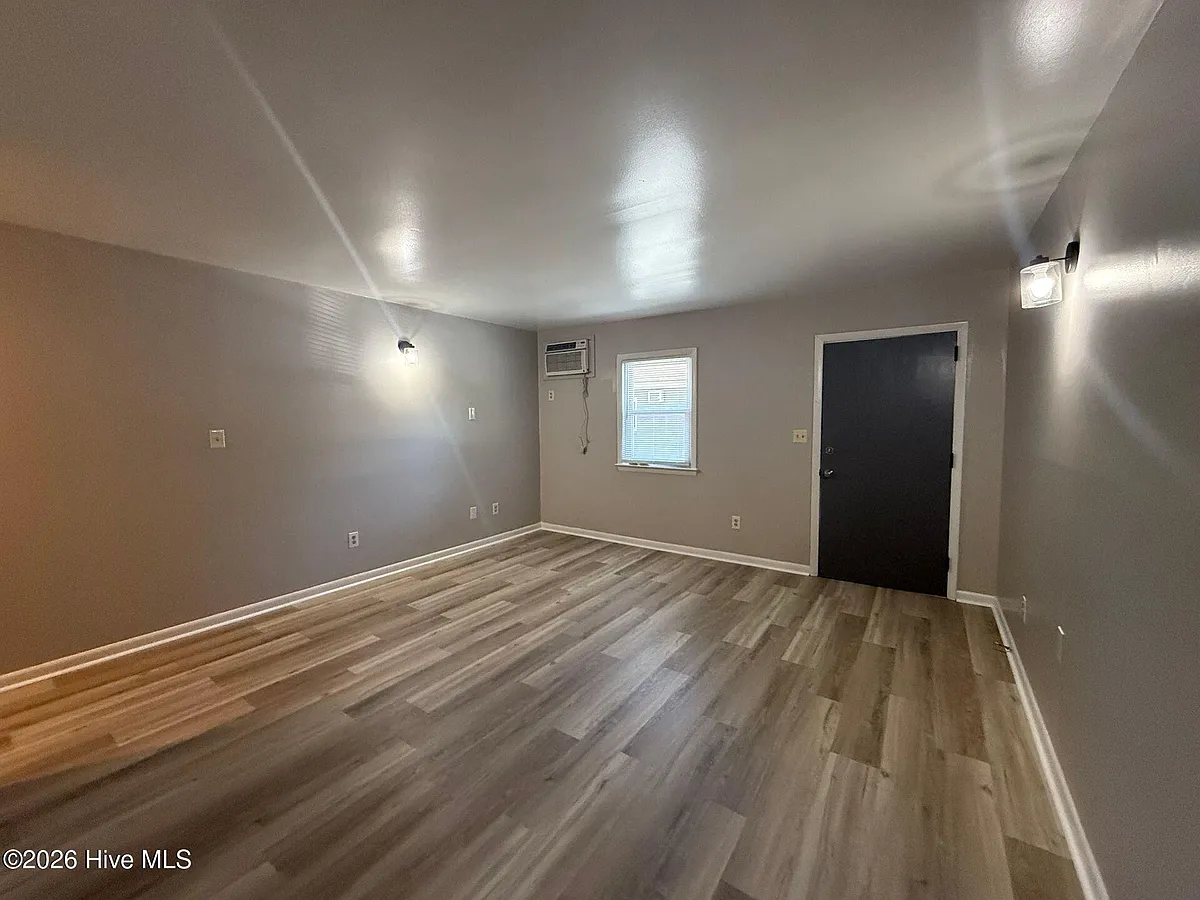 Building Photo - 312 Roosevelt Rd #C