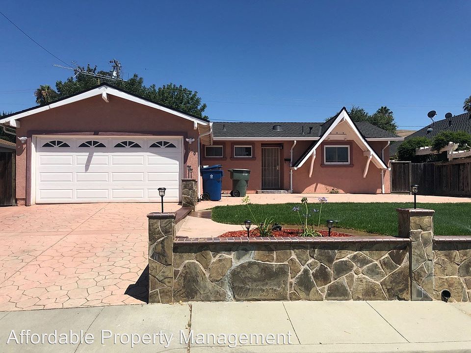 1st image of 470 La Baree Dr