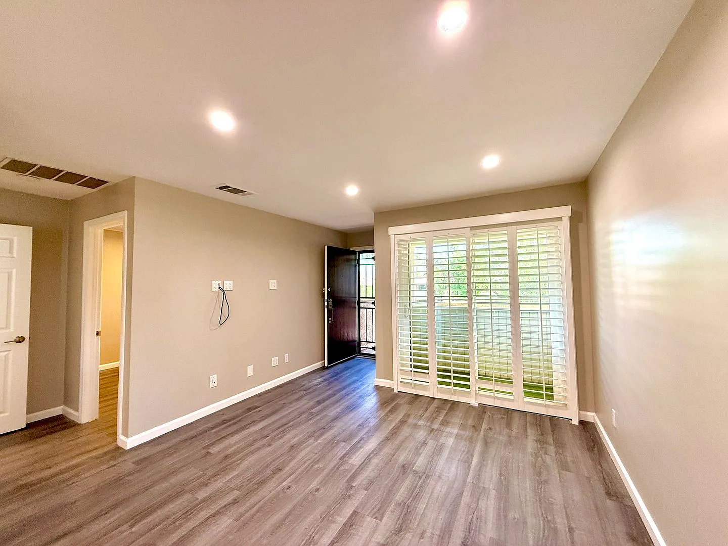 Palm Springs Villas 2 - Unfurnished - Long Term - Move In Special — Photo 3