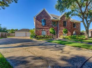 9722 Deverell Dr, Sugar Land, TX 77498