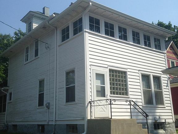 3rd image of 2058 Carroll Ave
