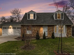 822 Crown Blvd, East Lansing, MI 48823