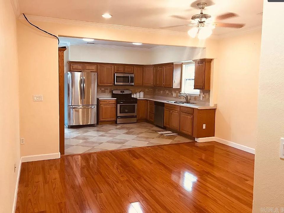 2nd image of 424 W Elm St