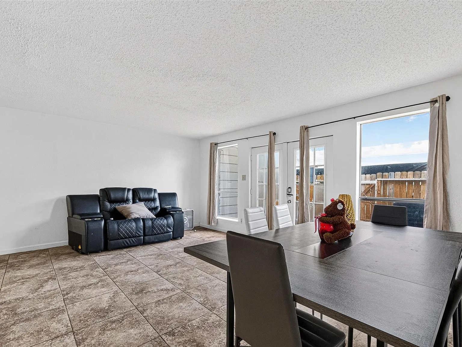 3 bed, 2.5 bath, 1786 sqft, $1,800 — Photo 3