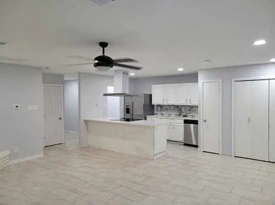 3 bed, 1325 sqft, $2,395 — Photo 3