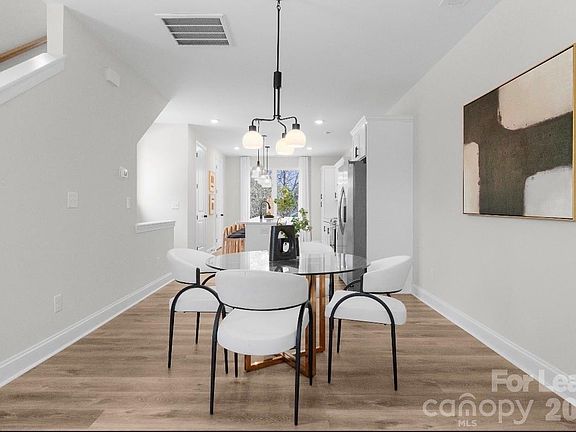 5th image of 3236 Riley Ave