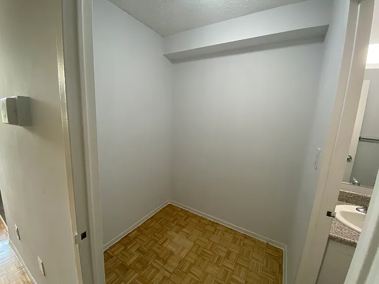 35 Front St S — Photo 10