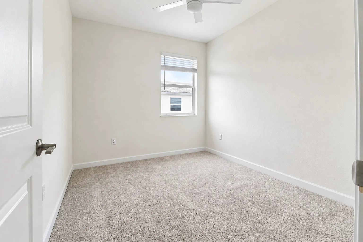 4 bed, 1820 sqft, $3,200 — Photo 4