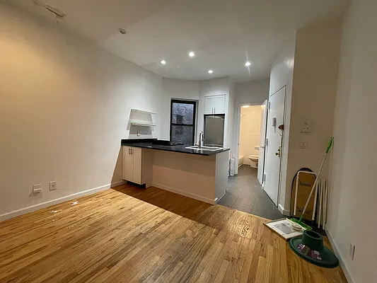 Rented by Bond New York | media 8